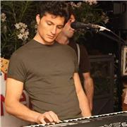 Lezioni di piano e/o canto moderno. Accompagnarsi col piano mentre si canta